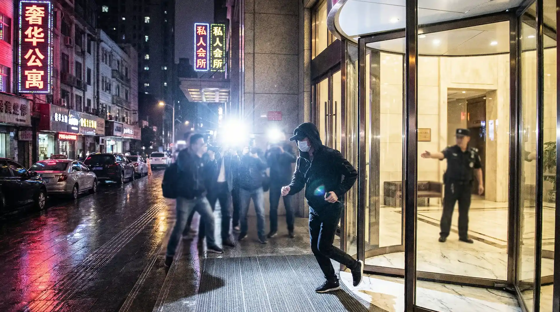 吃瓜视频 - 公寓楼下记者围堵